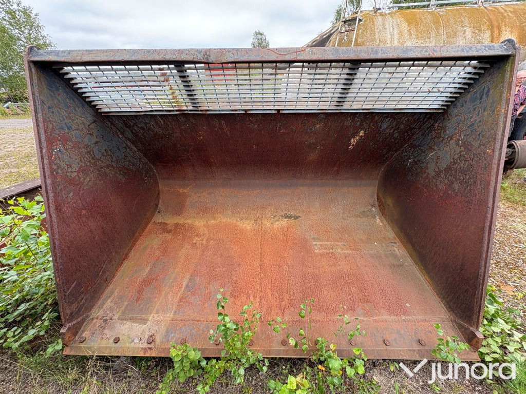 بكت شيول Skopa - Volvo BM: صور 8 بكت شيول Skopa - Volvo BM: صور 8