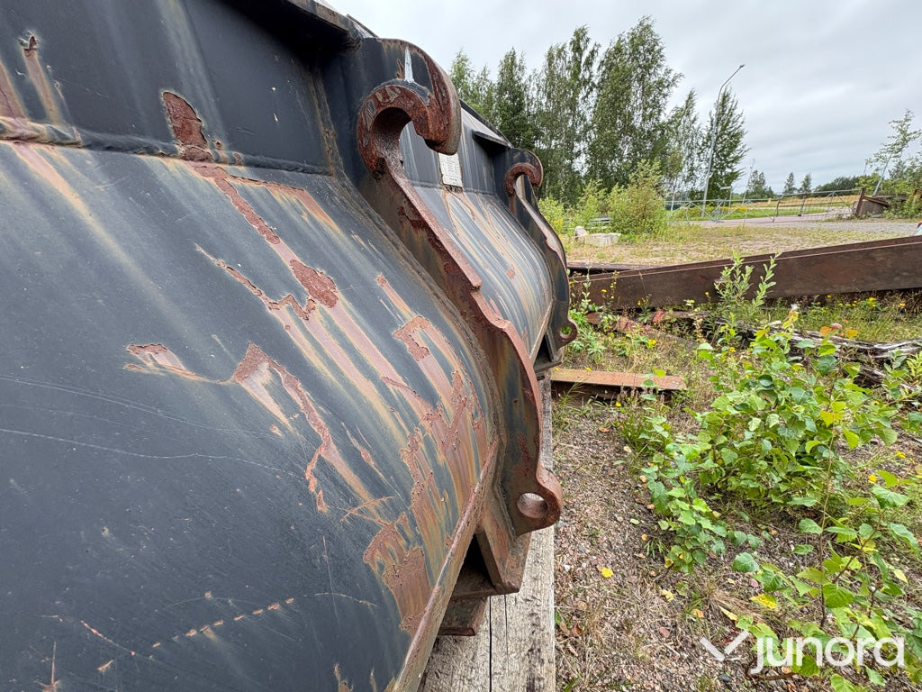 بكت شيول Skopa - Volvo BM: صور 12 بكت شيول Skopa - Volvo BM: صور 12