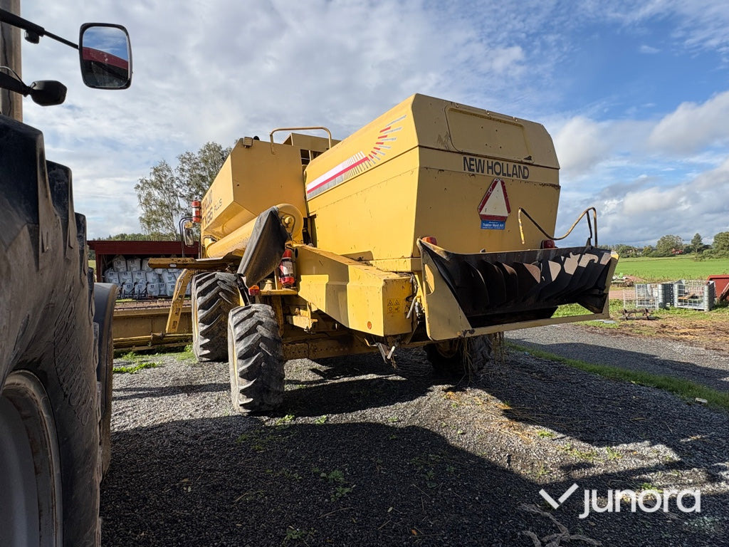 Skördetröska New Holland TX66 Plus - حصادة شاملة: صور 4 Skördetröska New Holland TX66 Plus - حصادة شاملة: صور 4