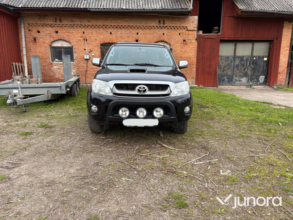 Toyota Hilux X-Cab 4wd - شاحنة البيك أب: صور 2 Toyota Hilux X-Cab 4wd - شاحنة البيك أب: صور 2