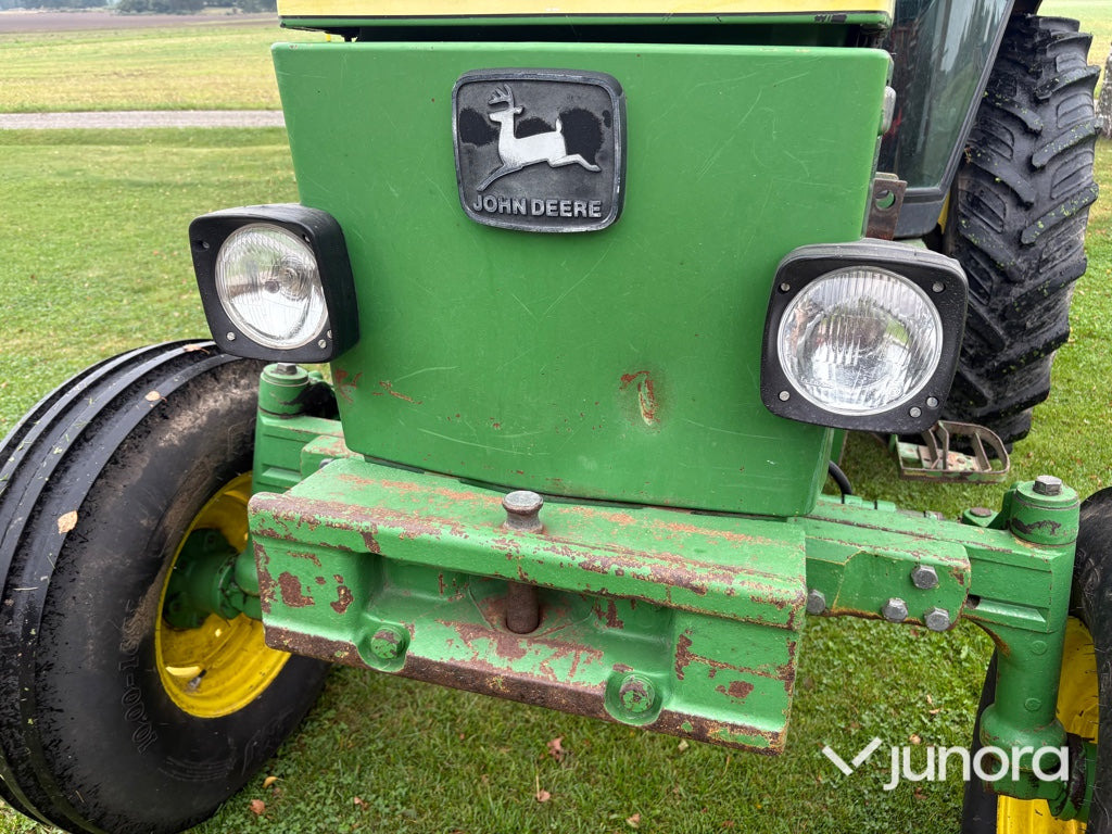 Traktor John Deere 2250 - جرار: صور 4 Traktor John Deere 2250 - جرار: صور 4