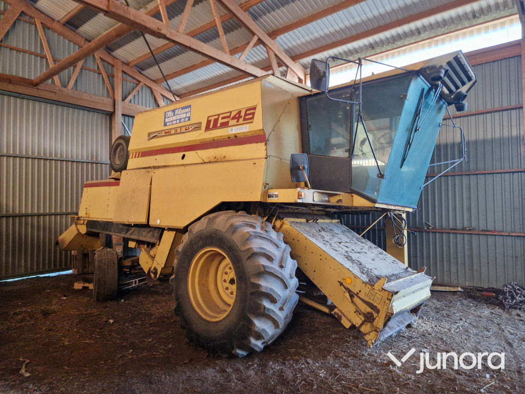 Tröska - New Holland TF 46 - حصادة شاملة: صور 1 Tröska - New Holland TF 46 - حصادة شاملة: صور 1