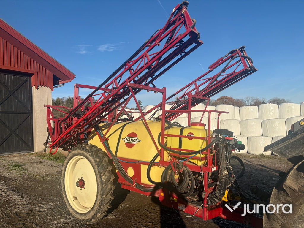 Växtskyddsspruta - Hardi TY1500 - آلة الرش المقطورة: صور 2 Växtskyddsspruta - Hardi TY1500 - آلة الرش المقطورة: صور 2