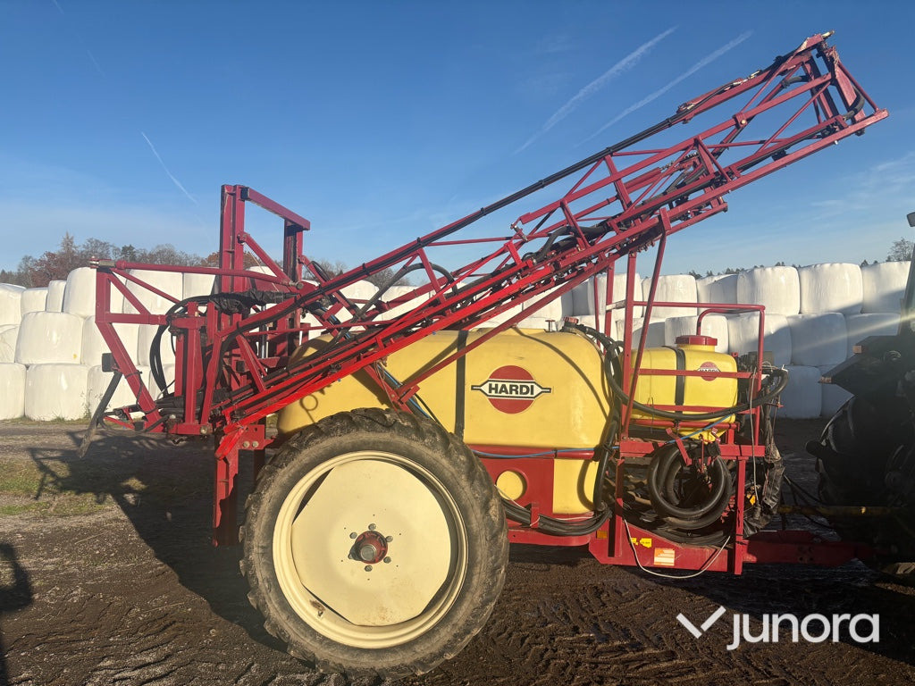 Växtskyddsspruta - Hardi TY1500 - آلة الرش المقطورة: صور 3 Växtskyddsspruta - Hardi TY1500 - آلة الرش المقطورة: صور 3