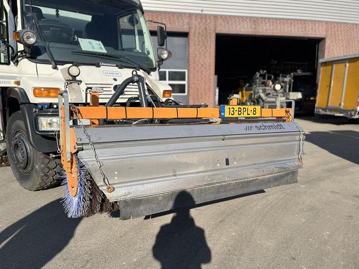 Mercedes-Benz Unimog U400 U400 4 x 2 / Schmidt SK350 sweeper - سياره كنس شوارع: صور 5 Mercedes-Benz Unimog U400 U400 4 x 2 / Schmidt SK350 sweeper - سياره كنس شوارع: صور 5