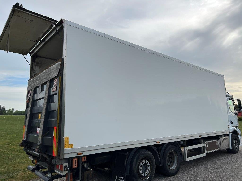 8,4 mtr glasfiber kasse - Xarios 500 - بصندوق مغلق: صور 1 8,4 mtr glasfiber kasse - Xarios 500 - بصندوق مغلق: صور 1