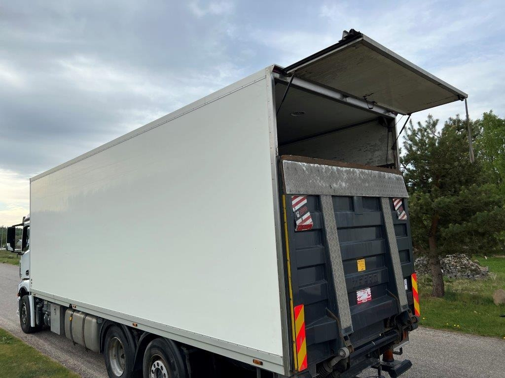 8,4 mtr glasfiber kasse - Xarios 500 - بصندوق مغلق: صور 3 8,4 mtr glasfiber kasse - Xarios 500 - بصندوق مغلق: صور 3