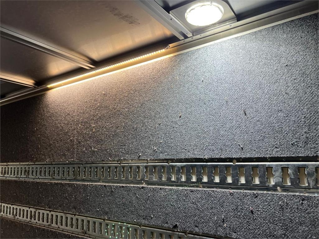 Fruehauf 11,0 mtr boks - lodretstående -lift - بصندوق مغلق نصف مقطورة: صور 4 Fruehauf 11,0 mtr boks - lodretstående -lift - بصندوق مغلق نصف مقطورة: صور 4