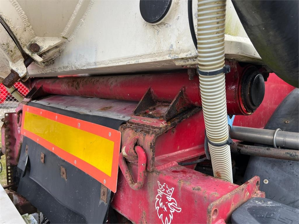 نصف مقطورة صهريج Interconsult 64m3 STRT1-64CA med tip: صور 12