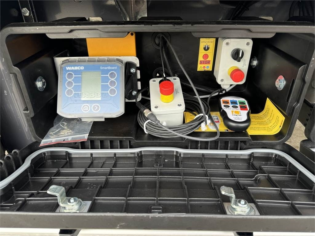 أرضية المشي نصف مقطورة Legras 91,8 m3 - VBK Aut. presenning: صور 10 أرضية المشي نصف مقطورة Legras 91,8 m3 - VBK Aut. presenning: صور 10