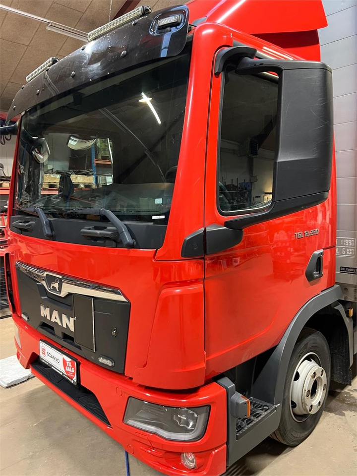 MAN TGL 12-220 BL - شاحنة ستارة: صور 1 MAN TGL 12-220 BL - شاحنة ستارة: صور 1