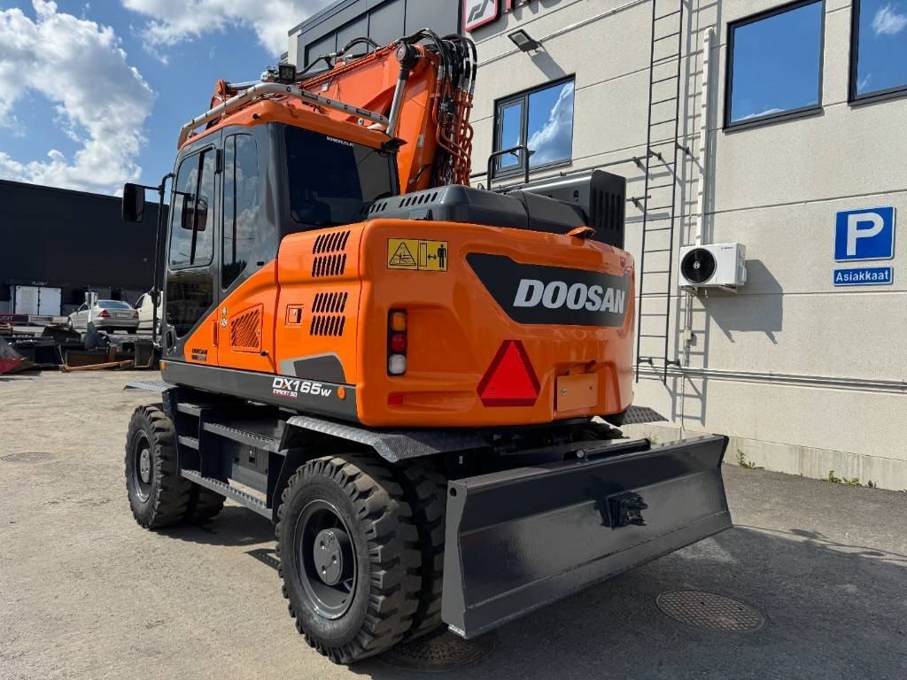 Doosan DX165W-5 PYÖRITTÄJÄLLÄ - حفارة على عجلات: صور 3 Doosan DX165W-5 PYÖRITTÄJÄLLÄ - حفارة على عجلات: صور 3