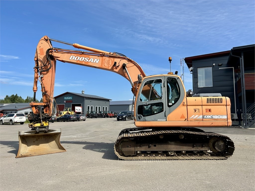 Doosan MYYTY! SOLD! DX180LC PYÖRITTÄJÄLLÄ - حفارات زحافة: صور 1 Doosan MYYTY! SOLD! DX180LC PYÖRITTÄJÄLLÄ - حفارات زحافة: صور 1