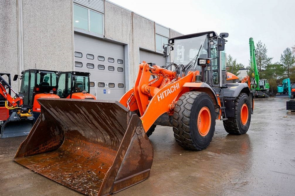 Hitachi ZW150 PITKÄT AISAT, VAAKA - اللودر بعجل: صور 2 Hitachi ZW150 PITKÄT AISAT, VAAKA - اللودر بعجل: صور 2