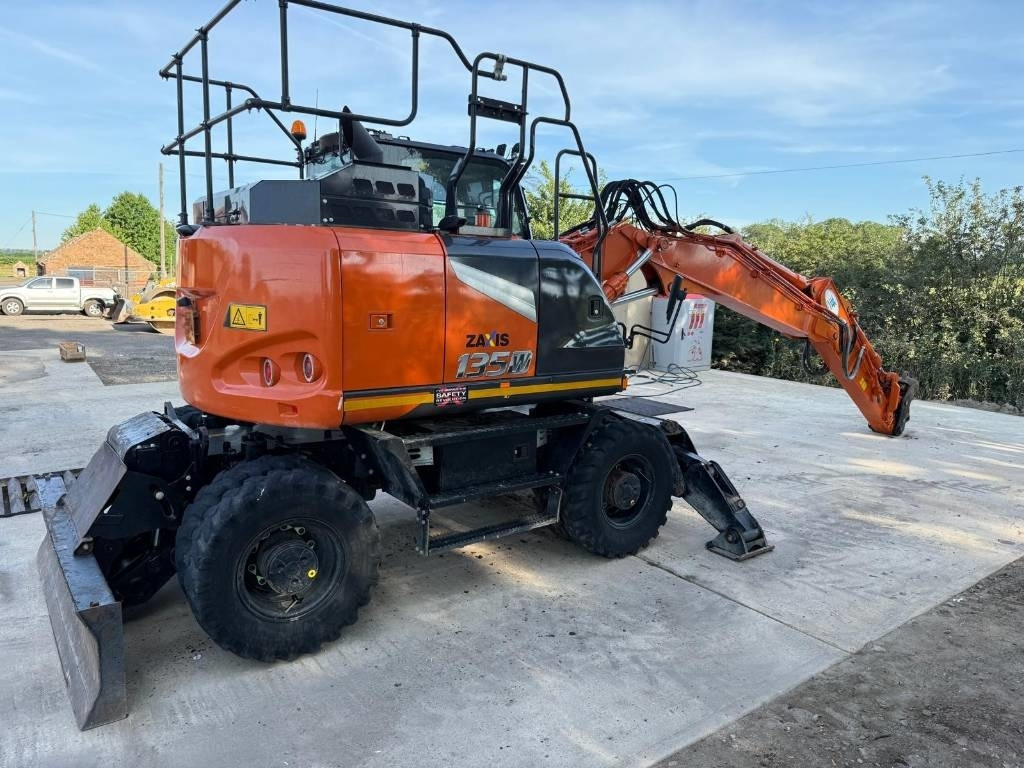 Hitachi ZX 135 W-7 - حفارة على عجلات: صور 3 Hitachi ZX 135 W-7 - حفارة على عجلات: صور 3