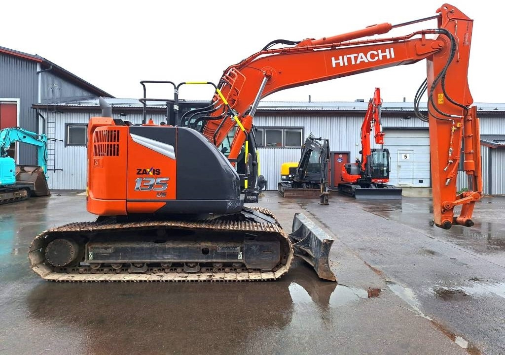 Hitachi ZX135USLC-7 PUSKULEVYLLÄ - حفارات زحافة: صور 4 Hitachi ZX135USLC-7 PUSKULEVYLLÄ - حفارات زحافة: صور 4