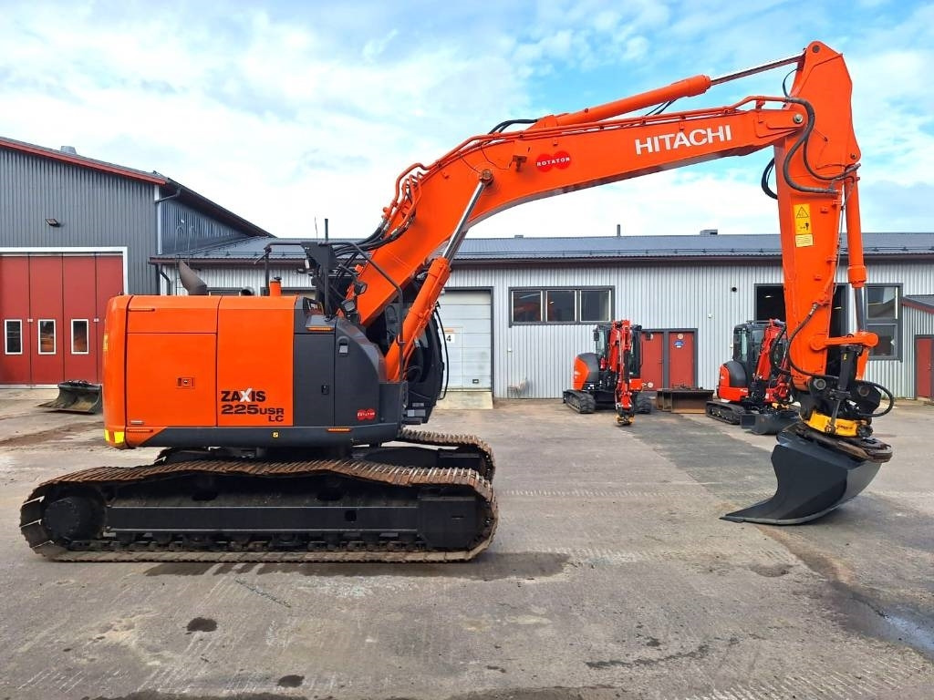 Hitachi ZX225USLC-5 PYÖRITTÄJÄLLÄ  - حفارات زحافة: صور 5 Hitachi ZX225USLC-5 PYÖRITTÄJÄLLÄ  - حفارات زحافة: صور 5