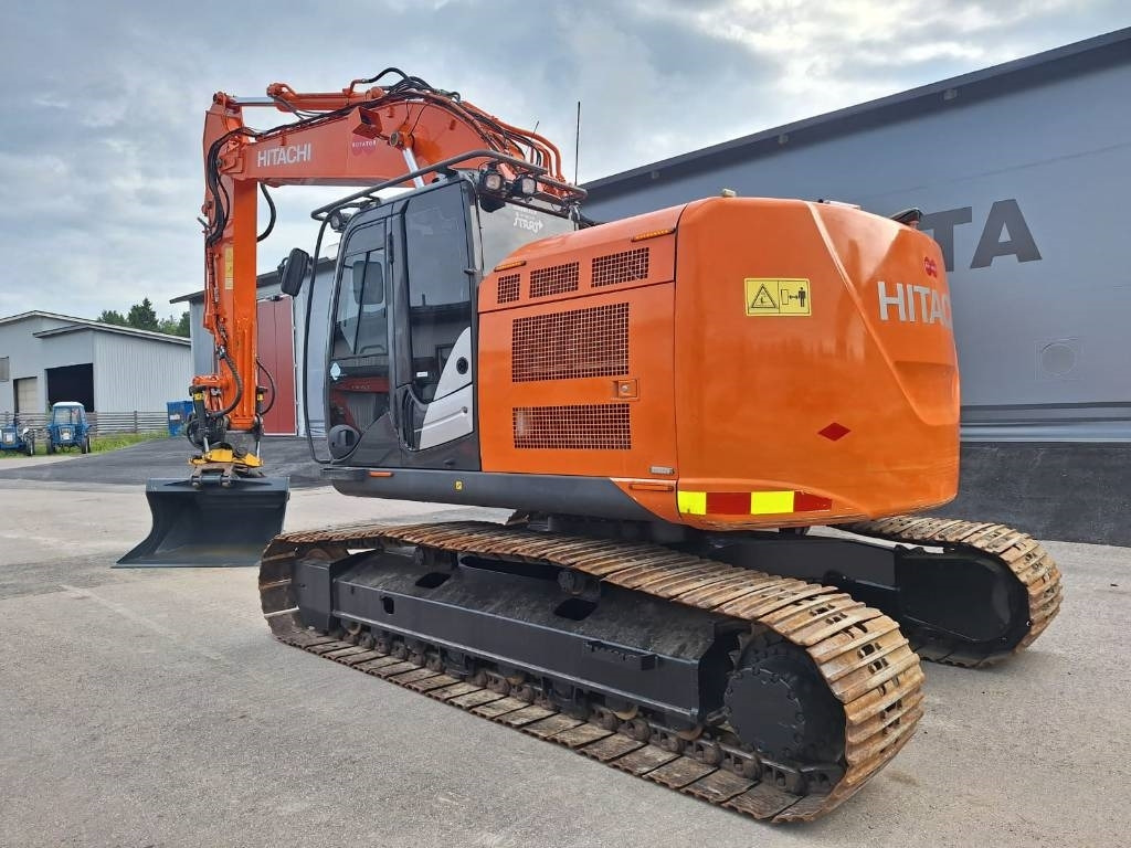 Hitachi ZX225USLC-5 PYÖRITTÄJÄLLÄ  - حفارات زحافة: صور 2 Hitachi ZX225USLC-5 PYÖRITTÄJÄLLÄ  - حفارات زحافة: صور 2