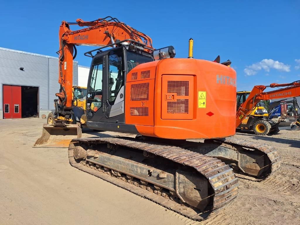 Hitachi ZX225USLC-5 - حفارات زحافة: صور 5 Hitachi ZX225USLC-5 - حفارات زحافة: صور 5