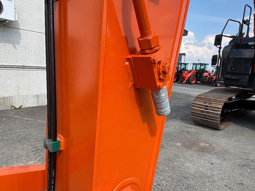 Hitachi ZX225USLC-7 - حفارات زحافة: صور 5 Hitachi ZX225USLC-7 - حفارات زحافة: صور 5
