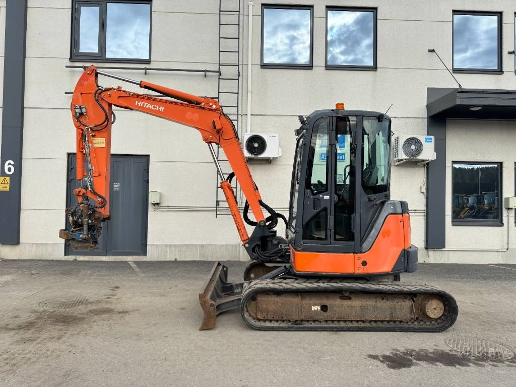 Hitachi ZX50U-2 PYÖRITTÄJÄLLÄ - حفارة مصغرة: صور 1 Hitachi ZX50U-2 PYÖRITTÄJÄLLÄ - حفارة مصغرة: صور 1