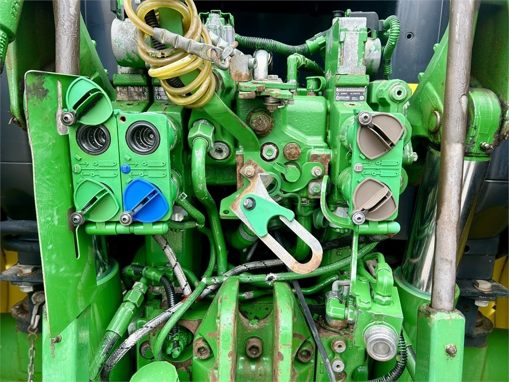جرار John Deere 6125 R AUTOPOWER ETUKUORMAAJALLA: صور 10