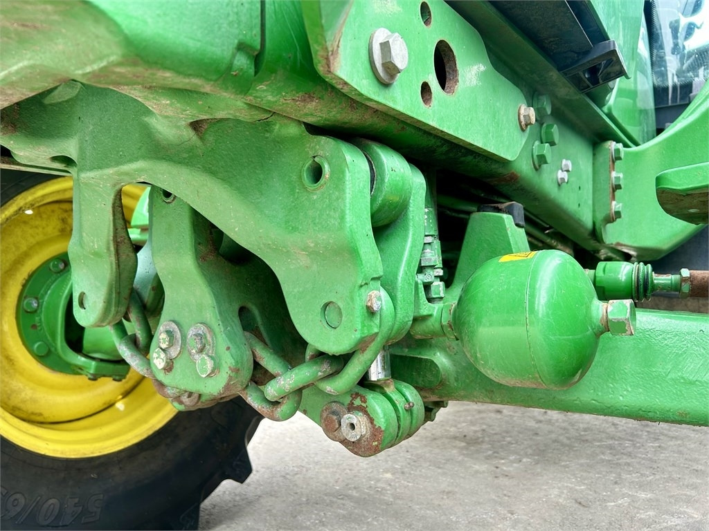 جرار John Deere 6125 R AUTOPOWER ETUKUORMAAJALLA: صور 11