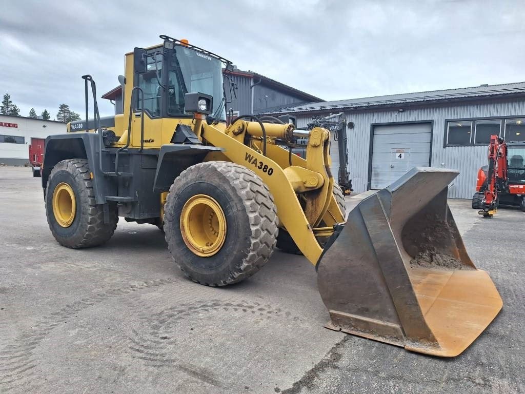 Komatsu WA 380-3A - اللودر بعجل: صور 4 Komatsu WA 380-3A - اللودر بعجل: صور 4