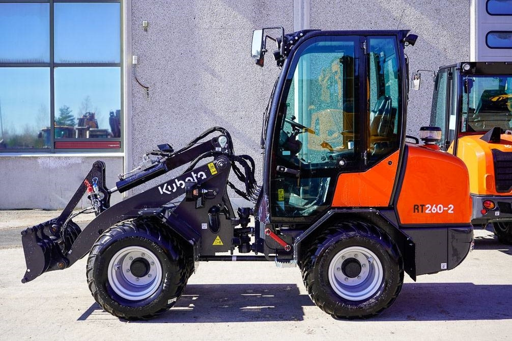 Kubota RT260-2 DELUXE - اللودر بعجل: صور 1 Kubota RT260-2 DELUXE - اللودر بعجل: صور 1