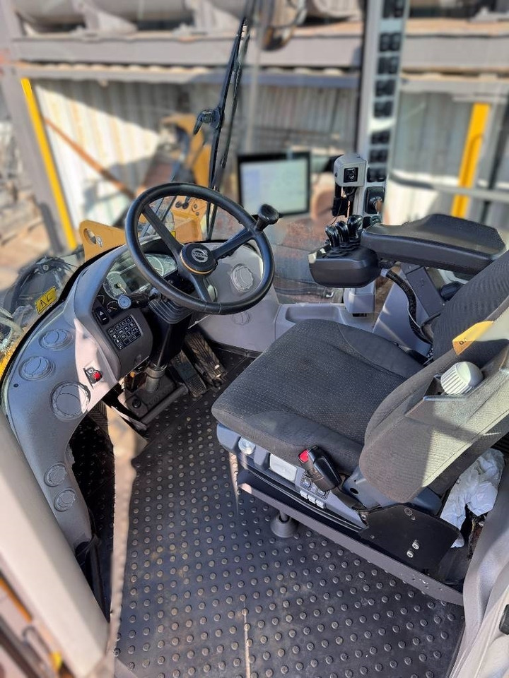Volvo L110H LONG BOOM  - اللودر بعجل: صور 3 Volvo L110H LONG BOOM  - اللودر بعجل: صور 3