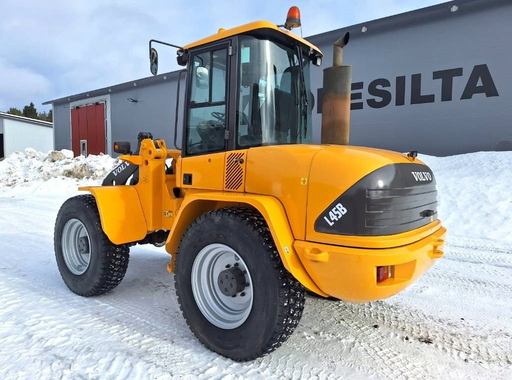 Volvo L45B UUDET RENKAAT - اللودر بعجل: صور 2 Volvo L45B UUDET RENKAAT - اللودر بعجل: صور 2