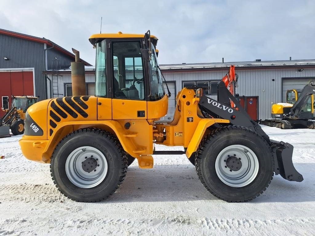 Volvo L45B UUDET RENKAAT - اللودر بعجل: صور 5 Volvo L45B UUDET RENKAAT - اللودر بعجل: صور 5