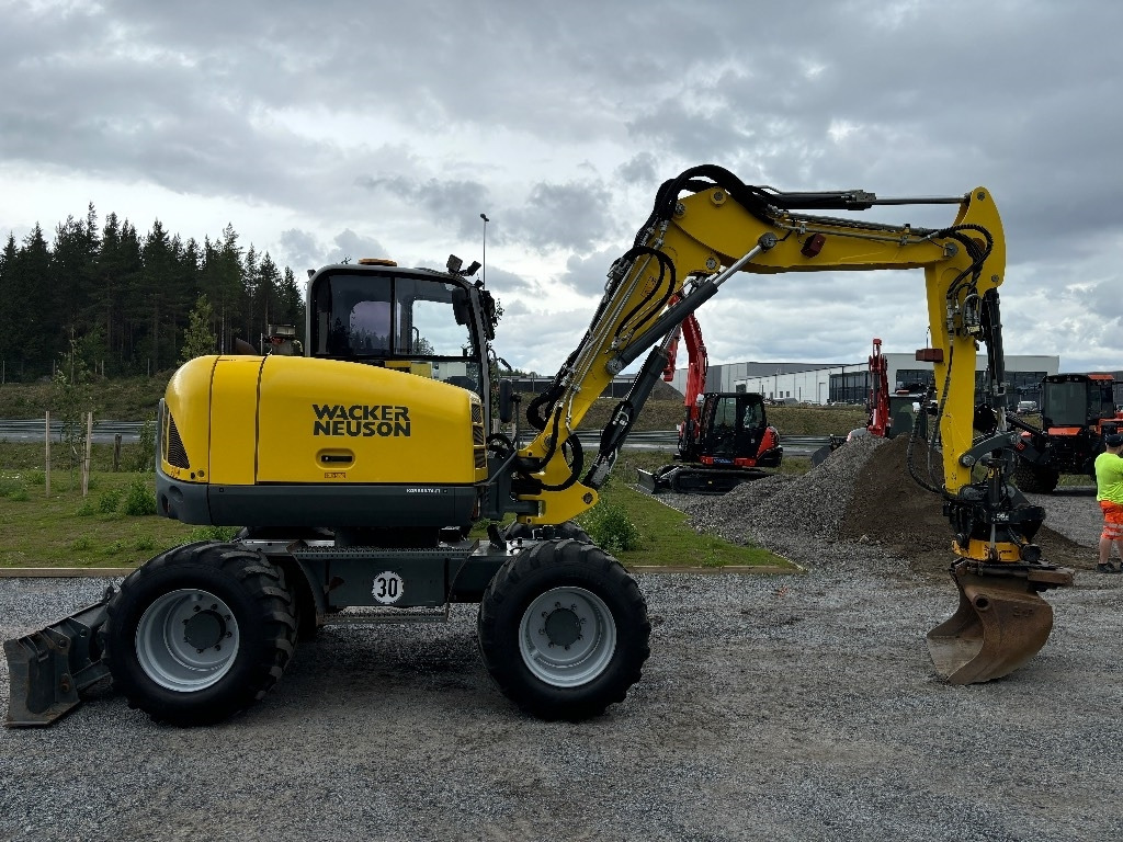 Wacker Neuson EW 100 - حفارة على عجلات: صور 5 Wacker Neuson EW 100 - حفارة على عجلات: صور 5