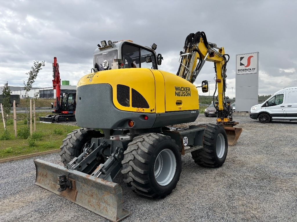 Wacker Neuson EW 100 - حفارة على عجلات: صور 4 Wacker Neuson EW 100 - حفارة على عجلات: صور 4