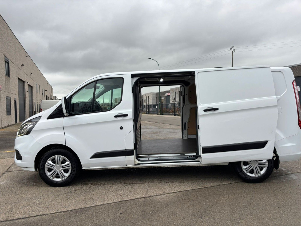 Ford Transit Custom 2.0TDCI. Klima. Navi. Kamera. - فان: صور 1 Ford Transit Custom 2.0TDCI. Klima. Navi. Kamera. - فان: صور 1