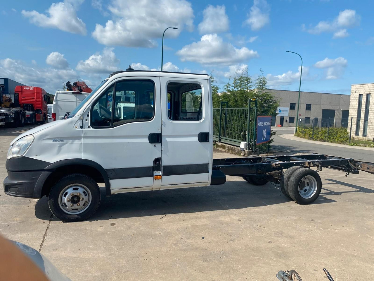 الشاسيه شاحنة Iveco Daily 3.0 HPI. Doka 7 Sitze. Für Ersatzteile.: صور 6