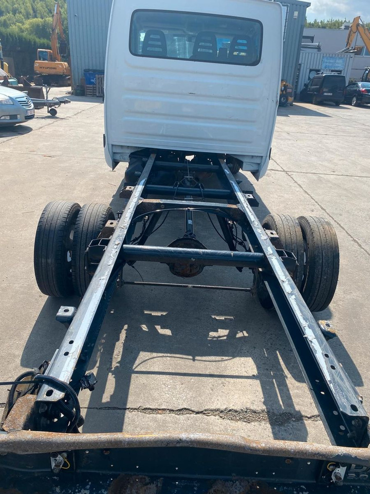 Iveco Daily 3.0 HPI. Doka 7 Sitze. Für Ersatzteile. - الشاسيه شاحنة: صور 4 Iveco Daily 3.0 HPI. Doka 7 Sitze. Für Ersatzteile. - الشاسيه شاحنة: صور 4