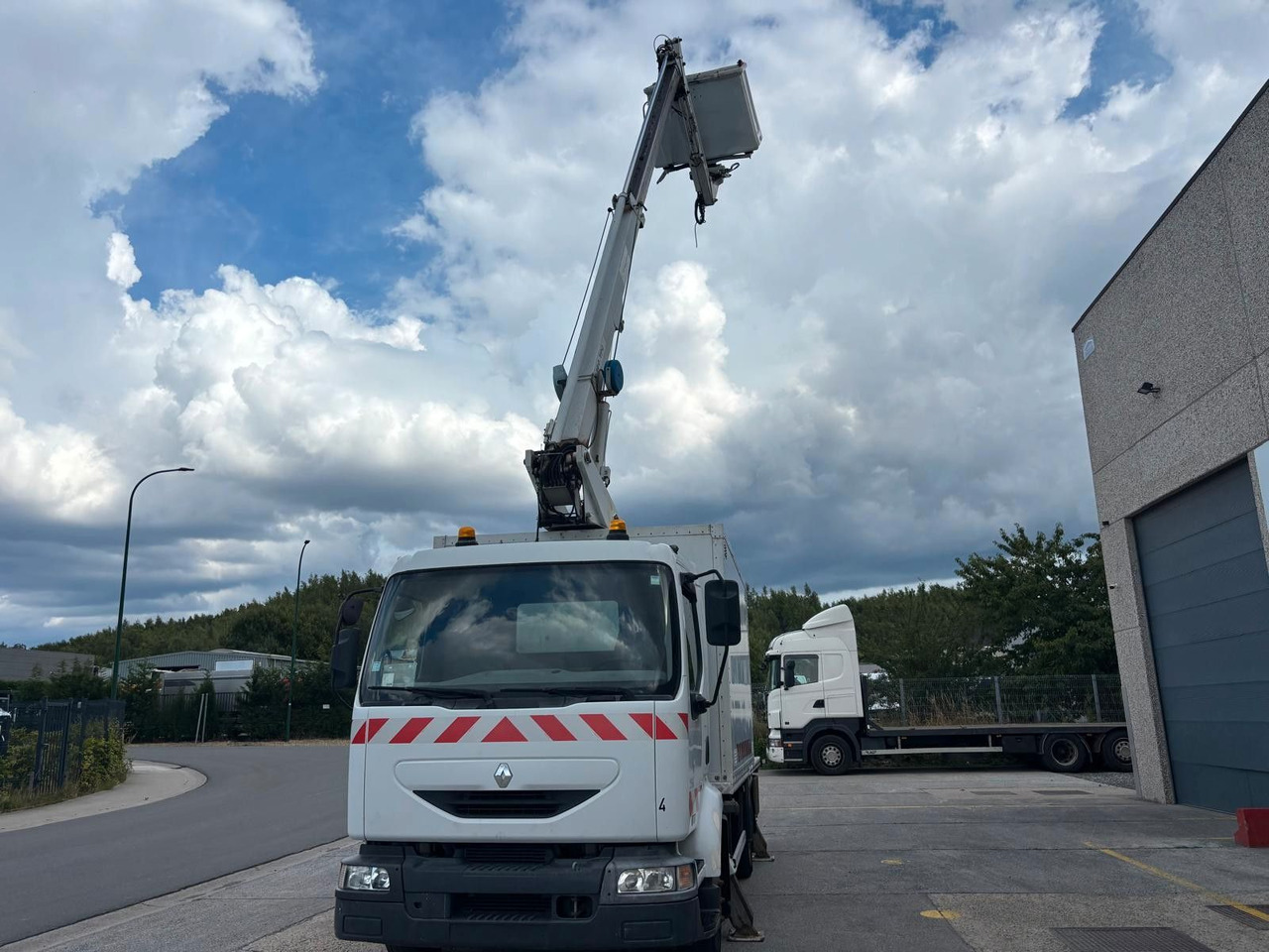 Renault Midlum 220dCi. Hubarbeitsbühne 16m. - مصاعد الازدهار محمولة على شاحنة: صور 3 Renault Midlum 220dCi. Hubarbeitsbühne 16m. - مصاعد الازدهار محمولة على شاحنة: صور 3