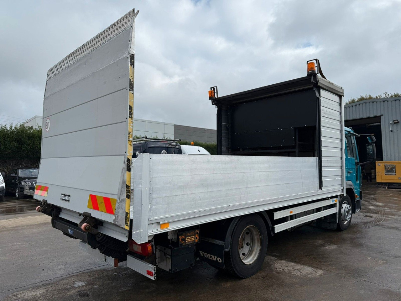 Volvo FL6-250. ALU Pritsche 5.00m. LBW. Klima. - شاحنات مسطحة: صور 3 Volvo FL6-250. ALU Pritsche 5.00m. LBW. Klima. - شاحنات مسطحة: صور 3