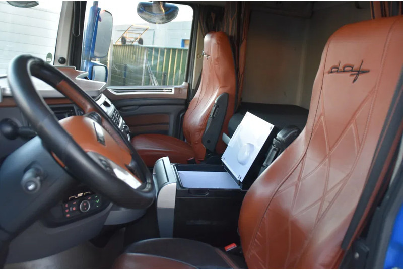 DAF XF 530 SSC 4x2 - RETARDER - PARK. AIRCO - 2 x FUEL TANKS - ALCOA'S - LED - TOP CONDITION - - شاحنة جرار: صور 5 DAF XF 530 SSC 4x2 - RETARDER - PARK. AIRCO - 2 x FUEL TANKS - ALCOA'S - LED - TOP CONDITION - - شاحنة جرار: صور 5