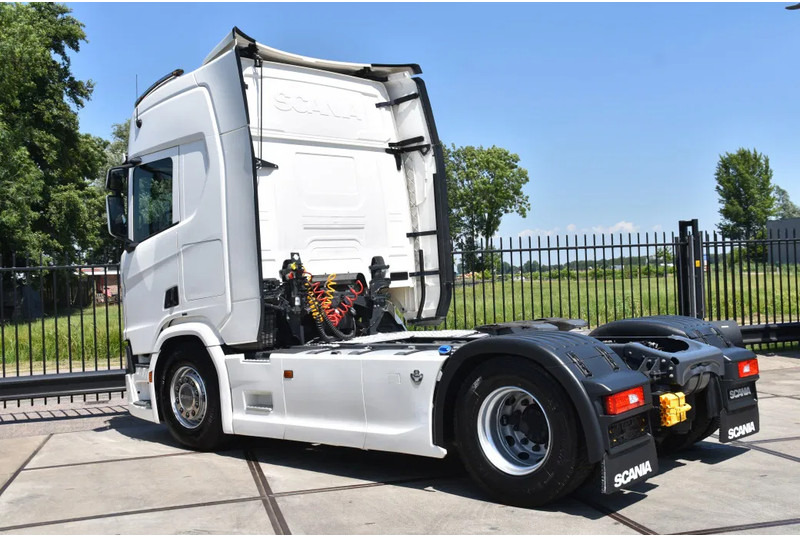Scania R520 V8 NGS 4x2 - RETARDER - 504 TKM - PARK. AIRCO - ACC - NAVI - 2 x FUEL TANKS - LED LIGHTS - - شاحنة جرار: صور 3 Scania R520 V8 NGS 4x2 - RETARDER - 504 TKM - PARK. AIRCO - ACC - NAVI - 2 x FUEL TANKS - LED LIGHTS - - شاحنة جرار: صور 3