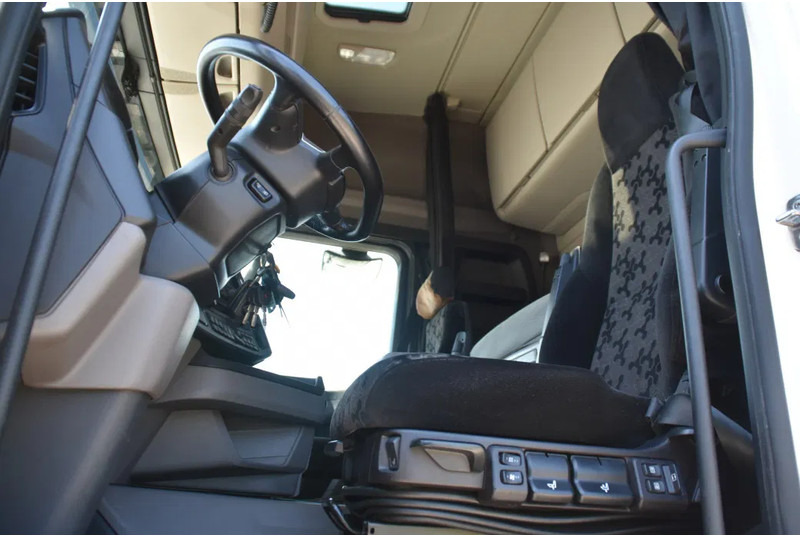 Scania R520 V8 NGS 4x2 - RETARDER - 504 TKM - PARK. AIRCO - ACC - NAVI - 2 x FUEL TANKS - LED LIGHTS - - شاحنة جرار: صور 4 Scania R520 V8 NGS 4x2 - RETARDER - 504 TKM - PARK. AIRCO - ACC - NAVI - 2 x FUEL TANKS - LED LIGHTS - - شاحنة جرار: صور 4