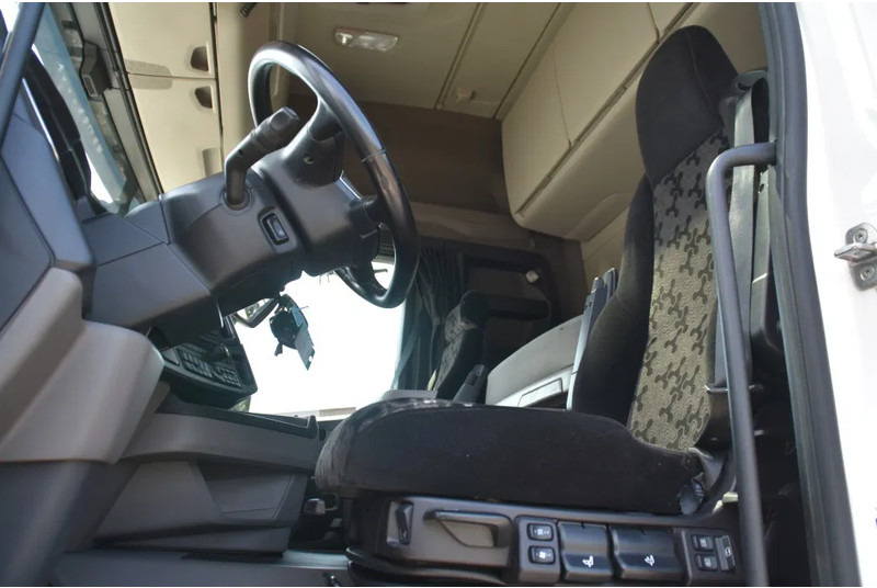 Scania R520 V8 NGS 4x2 - RETARDER - 523 TKM - PARK. AIRCO - ACC - NAVI - 2 x FUEL TANKS - LED LIGHTS - - شاحنة جرار: صور 4 Scania R520 V8 NGS 4x2 - RETARDER - 523 TKM - PARK. AIRCO - ACC - NAVI - 2 x FUEL TANKS - LED LIGHTS - - شاحنة جرار: صور 4