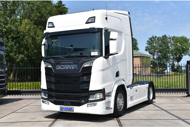 Scania R520 V8 NGS 4x2 - RETARDER - 523 TKM - PARK. AIRCO - ACC - NAVI - 2 x FUEL TANKS - LED LIGHTS - - شاحنة جرار: صور 2 Scania R520 V8 NGS 4x2 - RETARDER - 523 TKM - PARK. AIRCO - ACC - NAVI - 2 x FUEL TANKS - LED LIGHTS - - شاحنة جرار: صور 2