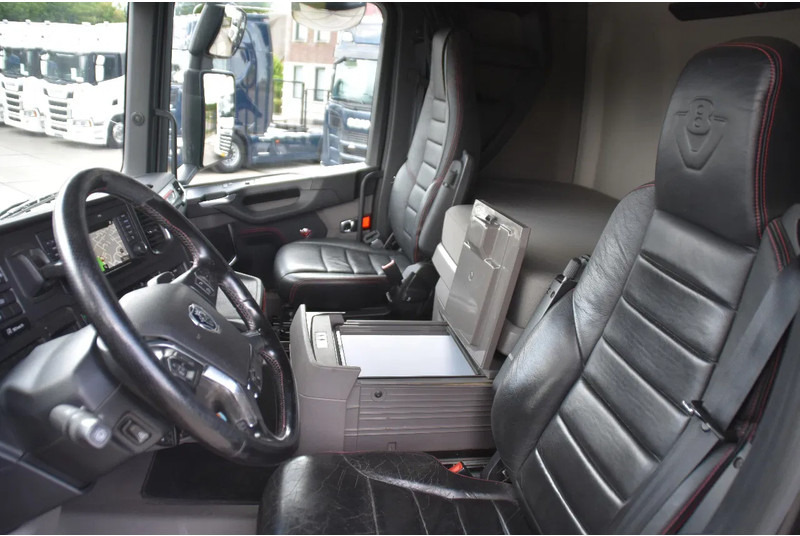 Scania R520 V8 NGS 6x2/4 - 701 TKM - NAVI - LEATHER SEATS - ALCOA'S - LED LIGHTS - TOP CONDITION - - شاحنة جرار: صور 5 Scania R520 V8 NGS 6x2/4 - 701 TKM - NAVI - LEATHER SEATS - ALCOA'S - LED LIGHTS - TOP CONDITION - - شاحنة جرار: صور 5