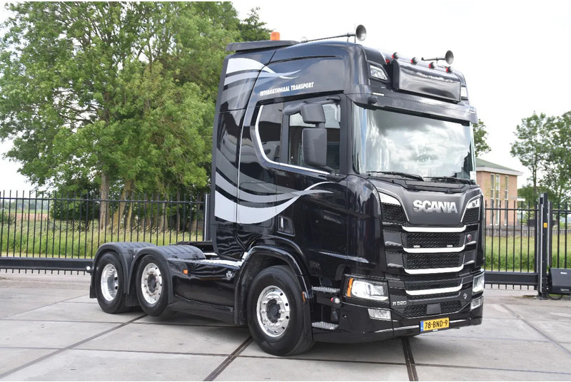 Scania R520 V8 NGS 6x2/4 - 701 TKM - NAVI - LEATHER SEATS - ALCOA'S - LED LIGHTS - TOP CONDITION - - شاحنة جرار: صور 1 Scania R520 V8 NGS 6x2/4 - 701 TKM - NAVI - LEATHER SEATS - ALCOA'S - LED LIGHTS - TOP CONDITION - - شاحنة جرار: صور 1