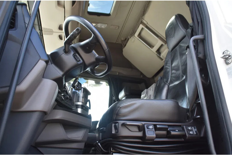 Scania S450 NGS 4x2 - RETARDER - 767 TKM - PARK. AIRCO - LEATHER SEATS - 2 x FUEL TANKS - LED LIGHTS - TOP CONDITION - - شاحنة جرار: صور 4 Scania S450 NGS 4x2 - RETARDER - 767 TKM - PARK. AIRCO - LEATHER SEATS - 2 x FUEL TANKS - LED LIGHTS - TOP CONDITION - - شاحنة جرار: صور 4