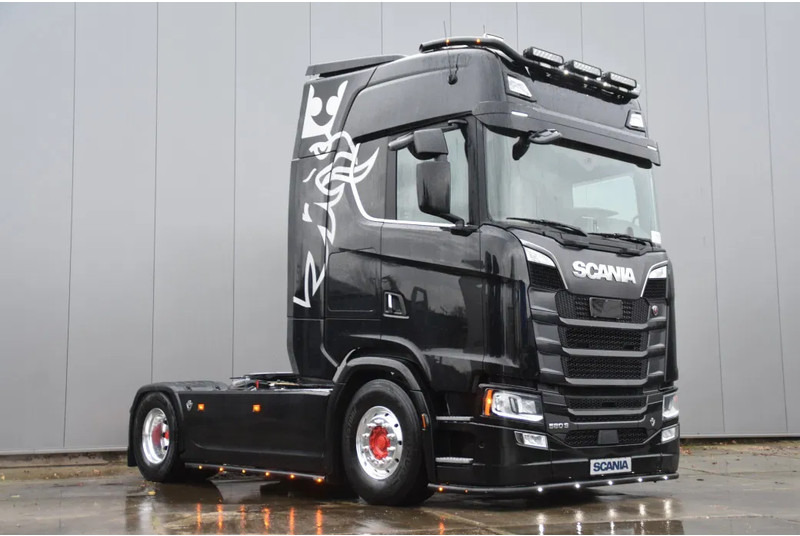 Scania S580 V8 NGS 4x2NB - HYDRAULICS - FULL AIR - RETARDER - 541 TKM - PARK. AIRCO - TV - PTO - ALCOA'S - LED - - شاحنة جرار: صور 2 Scania S580 V8 NGS 4x2NB - HYDRAULICS - FULL AIR - RETARDER - 541 TKM - PARK. AIRCO - TV - PTO - ALCOA'S - LED - - شاحنة جرار: صور 2