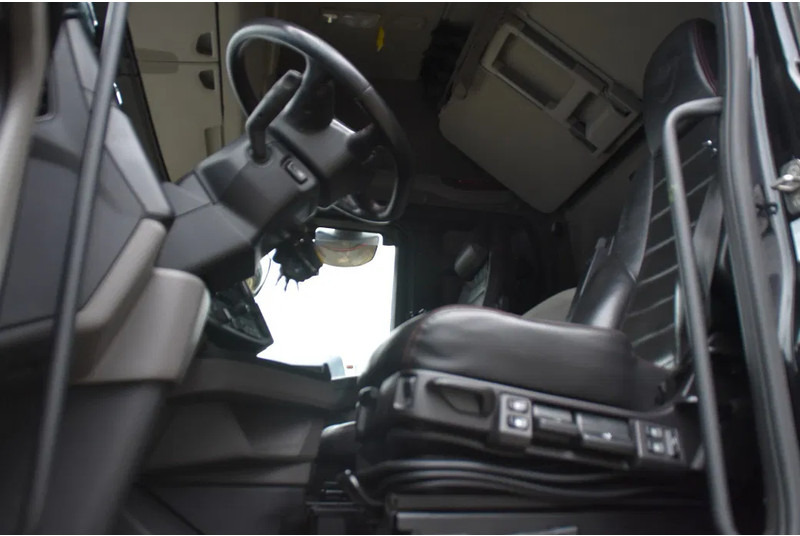 Scania S650 V8 NGS 6x2/4 - 361 TKM - FULL AIR - RETARDER - PTO - PARK. AIRCO - 9 TONS FRONT AXLE - ALCOA'S - LED - EXCELLENT CONDITION - شاحنة جرار: صور 5 Scania S650 V8 NGS 6x2/4 - 361 TKM - FULL AIR - RETARDER - PTO - PARK. AIRCO - 9 TONS FRONT AXLE - ALCOA'S - LED - EXCELLENT CONDITION - شاحنة جرار: صور 5