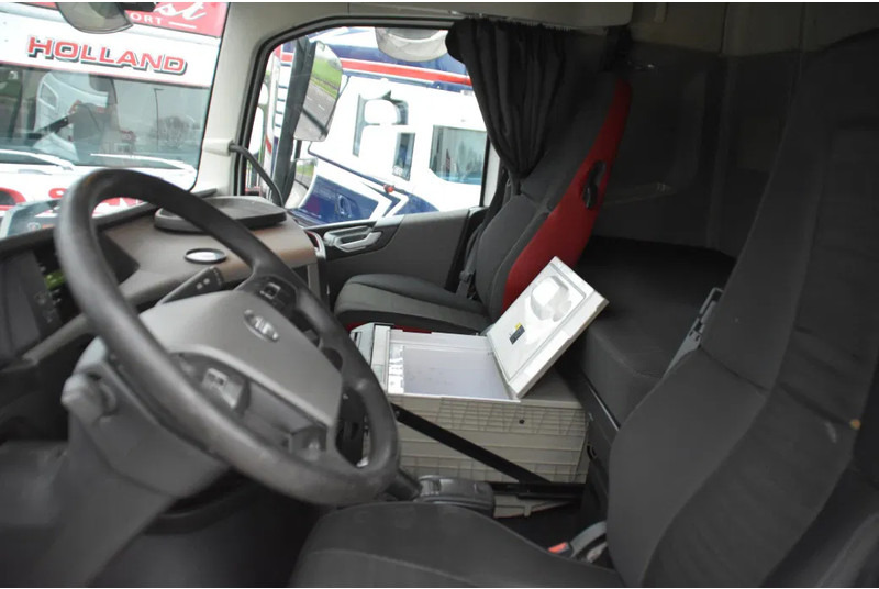 Volvo FH 460 Globe 4x2 - FULL AIR - 628 TKM - HYDRAULIC SYSTEM - PTO - NAVI - 2 x FUEL TANKS - - شاحنة جرار: صور 5 Volvo FH 460 Globe 4x2 - FULL AIR - 628 TKM - HYDRAULIC SYSTEM - PTO - NAVI - 2 x FUEL TANKS - - شاحنة جرار: صور 5